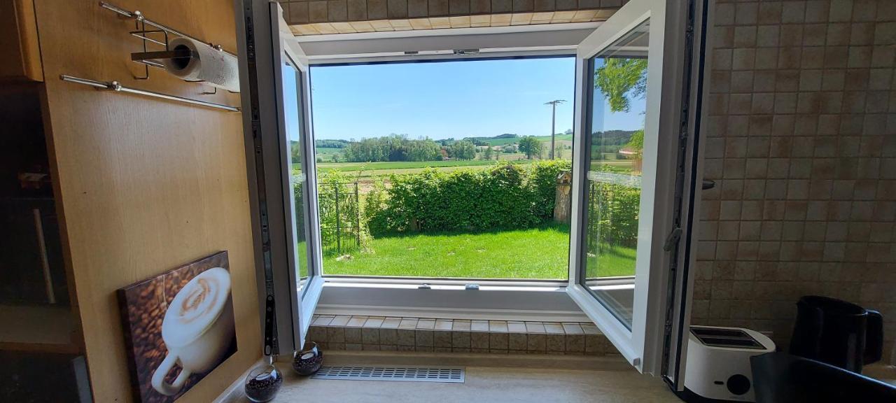 Ruhig Gelegene Ferienwohnung Im Gruenen Mit Terrasse Und Kleinem Garten Rotthalmuenster 외부 사진